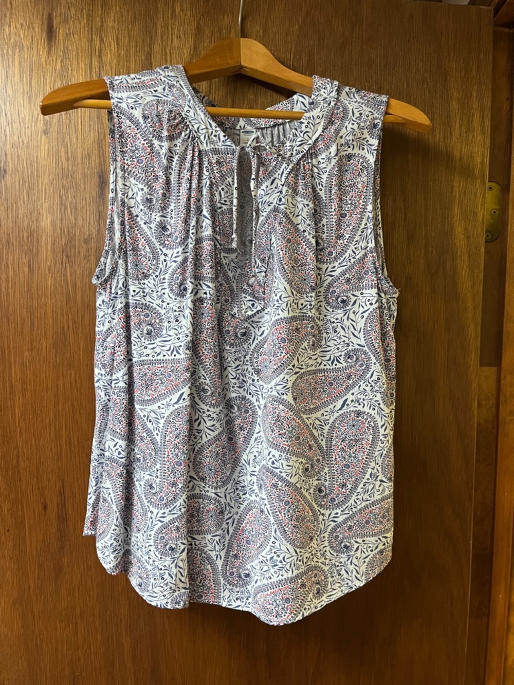 Old Navy Paisley Sleeveless blouse in Red, White and Navy